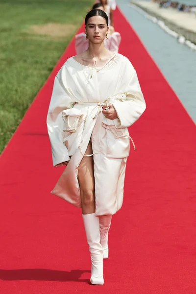 Look 32